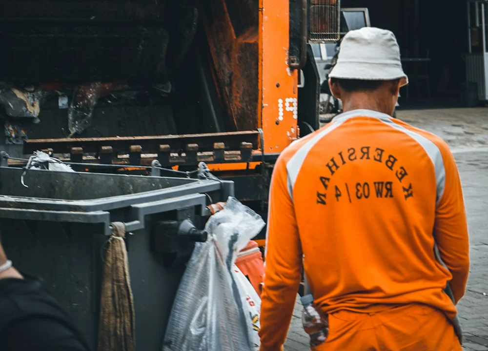What should junk removal companies look for in a crm and booking platform